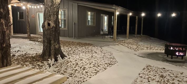 New cabin in the woods with private hot tub Hotels in Union County