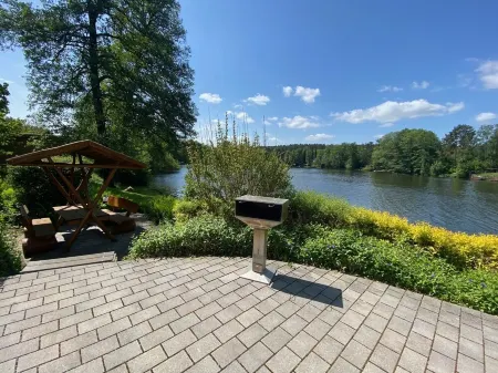 Holiday apartment "Seewohnung" in a holiday home - directly on the lake Отели в г. Даме-Шпревальд