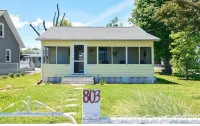 Sunnyside Up - Small Dog Friendly Waterfront Cottage
