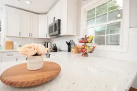 Gorgeous Bungalow Minutes from Airport & ATL