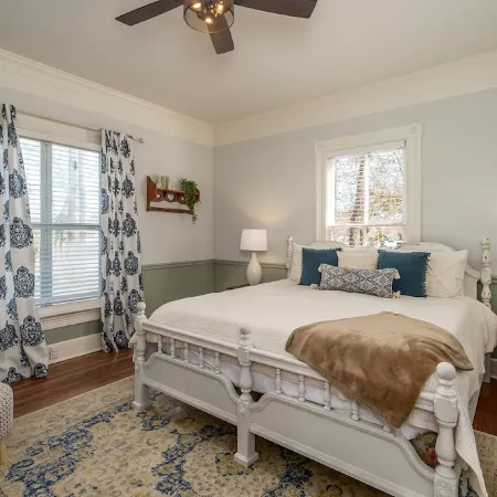 Private Pool & Hot-tub! Walk Downtown; Large Porch; King Beds; Spacious