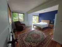 Duckbills Cottage has the convenience of town living but with rural nature feel
