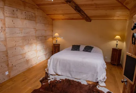 Dauphinoise adobe farmhouse in the heart of a Vercors horse stud farm