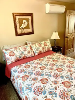 Quaint loft with spectacular views of the Gallatin Mountains