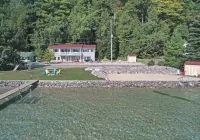 Lakeside family paradise 140ft private Crystal Lake Frontage