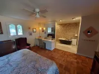 Rock Inn Retreat: E Faye Jones Style: Quartz Wall Bathroom: Open Floor Plan.