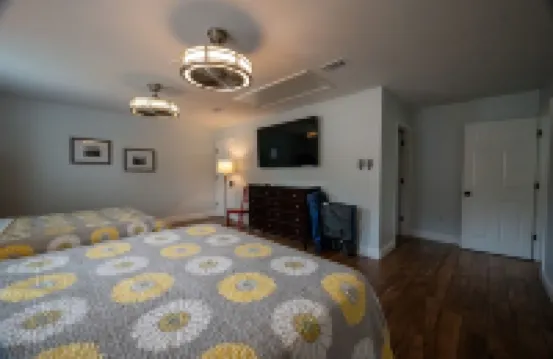 Charming Beach Cottage, Beach Chair Service Included