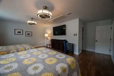 Charming Beach Cottage, Beach Chair Service Included