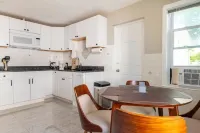 Charming 2-bedroom apartment with  parking in lovely Somerville Hotels in Somerville