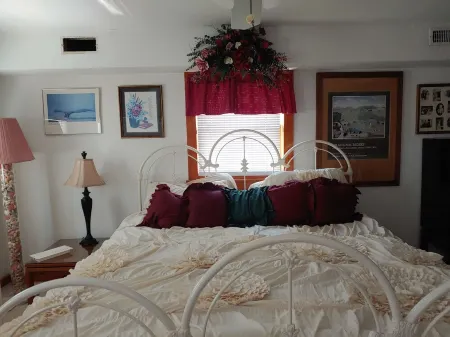 Beautiful Ocean Front Studio with direct beach and access to a deck.