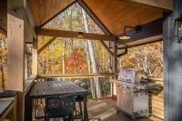 Modern Mountain Lodge/Scenery/Hot Tub/Game Room/Bar