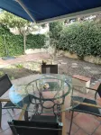 Quiet garden level close to town center.