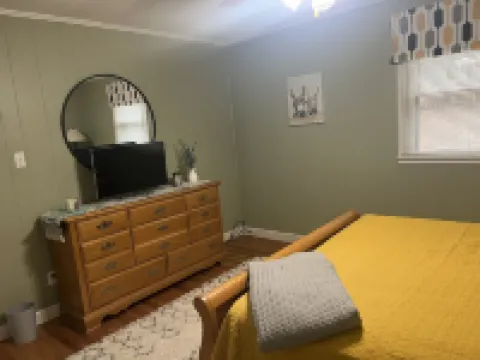 Quiet Secluded Lakeside Home on Fishing Creek of Clarks Hill Lake.