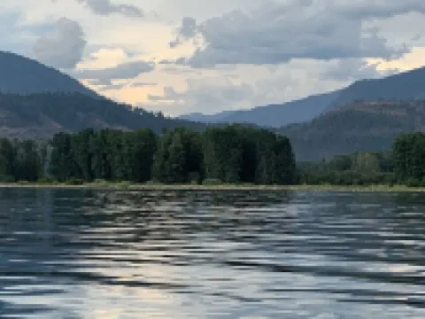 Great Location, Relax by Sandpoint City Beach Park or Shop Downtown Hotels in Sandpoint