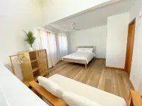 Ocean Beach House - Block of the beach!  Sleeps 10