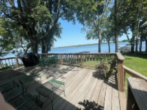 Wolf Creek Retreat, Grand Lake, 2 miles to the center of Grove OK and a fab view