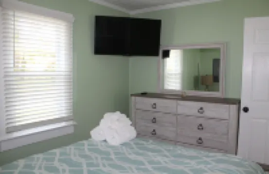 Remodeled Bungalow minutes from historic waterfront downtown Manteo