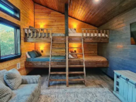 Fun group? Fun Cabin near Robbers Cave State Park!  Sleeps 14! Hotels in Latimer County