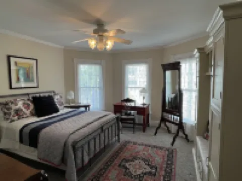 Charming Victorian, Private Hot Tub