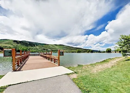 Lac d’Avon Chalet/HOTTUB/FREE SKI SHUTTLE BC&VAIL