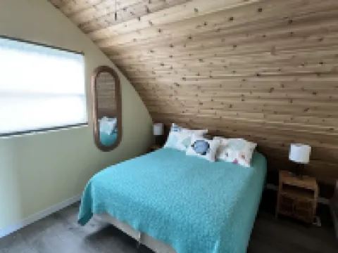 Island Beach Barn - charming vacation house with bay/dock and beach access Hotels in Placida