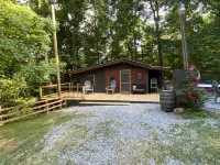 Quiet comfortable  mountain rest cabin getaway- with Fast 500 mbps wifi