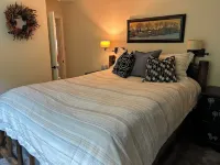 Great Location, Relax by Sandpoint City Beach Park or Shop Downtown