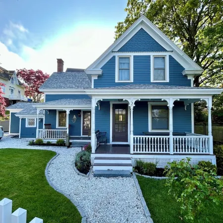 The Secret Mermaid in downtown Mystic! Beautiful & just remodeled!
