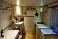 Charming, secluded, characterful cottage in the heart of Lechlade