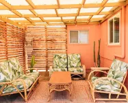 70s Vibes with Hot Tub & Pool! The Coyote House