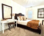 Perched on Pine: Endless Downtown Fun!