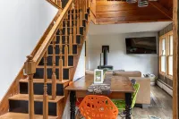 Relaxing Retreat: 7 mins to both Mountain and Village: Ski, Bike, Hike & Unwind