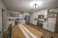 Hamilton Hideaway Hotels in Hancock County