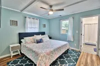 Pawleys Paradise! ~1/2 mile to the Beach. 3BR/3 Full BA. FREE Bikes included.
