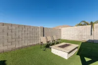 Large Glendale Home with Pool, Sleeps 11, Near Cardinals Stadium, Pets Allowed