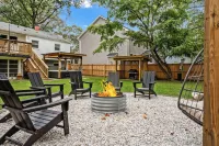 Hot Tub Haven: Cozy Annapolis Backyard Oasis