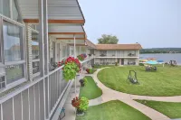 Lakefront Condo With 2 Kayaks and 1 Boat Slip - Amazing Location!