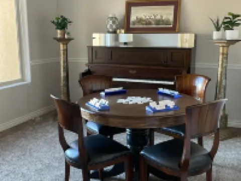 Spacious home with panoramic views of Zion National Park! Come & visit! 維爾京酒店