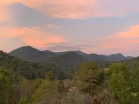 Newly Renovated Cabin with Stunning View