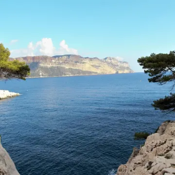 Cassis apartment near beaches & port, panoramic view, aircon, private parking