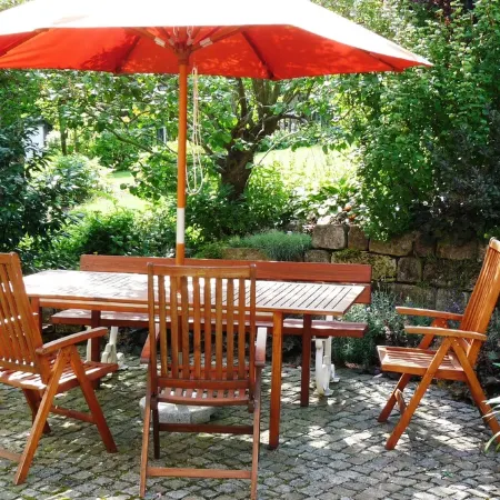 quiet, close to the center, 5 min. to train, 3 bedrooms, family friendly, garden
