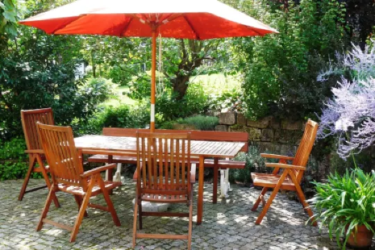 quiet, close to the center, 5 min. to train, 3 bedrooms, family friendly, garden