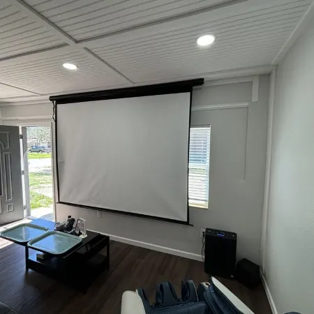 Zen Den - jetted tub, massage chair, home theater, EV charger, King bed, parking
