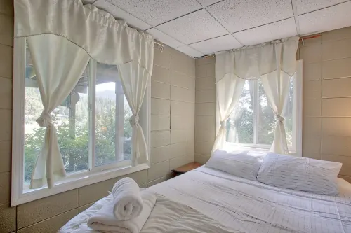 Cozy & Relaxing Cabin w/ Paddle Boards, Pedal Boat, Canoe, Kayak and More!