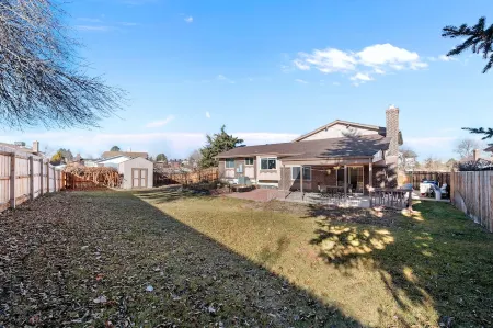 Casa Kaleidoscope: Whimsical Selfie Museum - 5bd sleeps 15 Отели рядом с достопримечательностью «The Well House Assisted & Senior Living of Arvada»