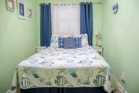 Sun, Sand and Pool : Condo at Savannah, Tybee Отели рядом с достопримечательностью «Cockspur Island Lighthouse»