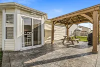 Charming 3-Bedroom Ranch, Steps from Klipsch Music Center Shopping and Dining
