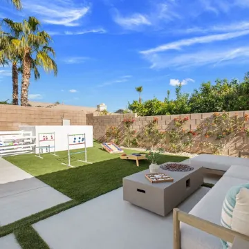 NEW Lush Luxury Living-Heated Pool/Spa Included. Walking distance to Coachella