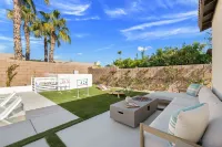 NEW Lush Luxury Living-Heated Pool/Spa Included. Walking distance to Coachella