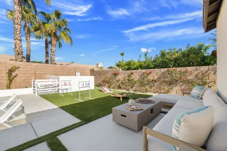 NEW Lush Luxury Living-Heated Pool/Spa Included. Walking distance to Coachella Отели рядом с достопримечательностью «Indian Palms Country Club & Resort»